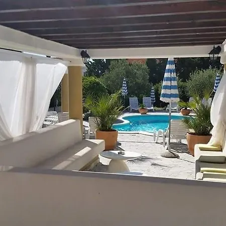 La Perla 2 Bed and breakfast