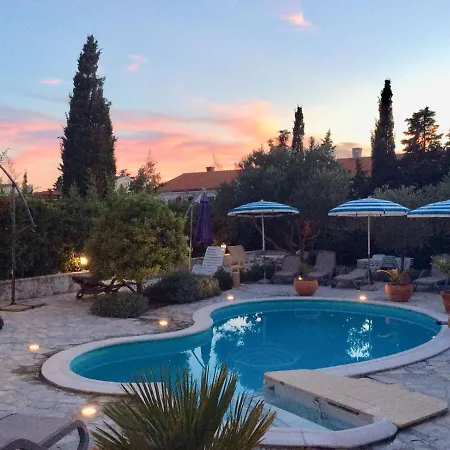 La Perla 2 Bed and breakfast