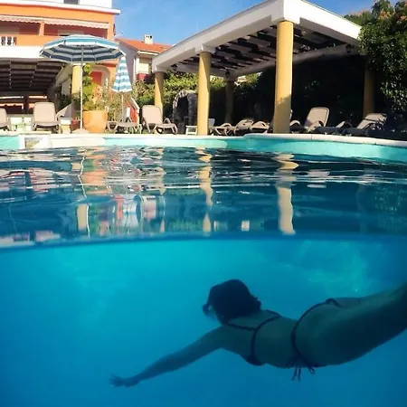 La Perla 2 Bed and breakfast