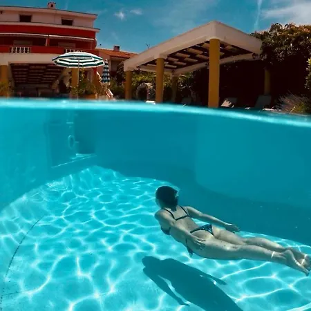 La Perla 2 krevet i doručak 4*