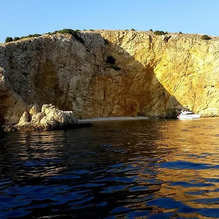La Perla 2 krevet i doručak 4*