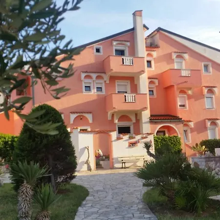 La Perla 2 Alojamento de Acomodação e Pequeno-almoço Punat