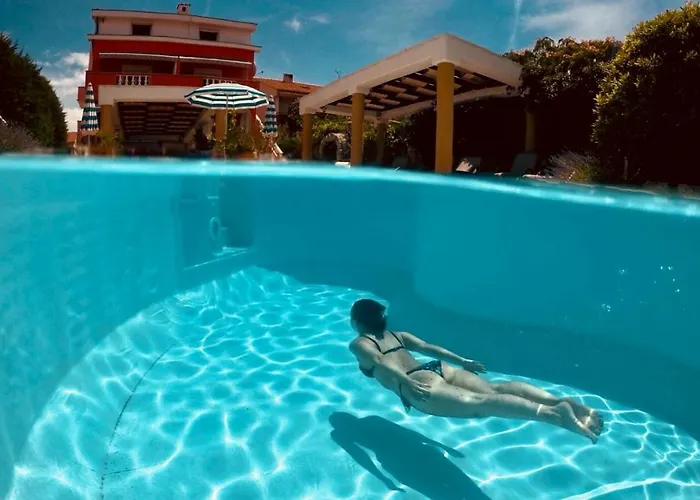 La Perla 2 Bed and breakfast 3*