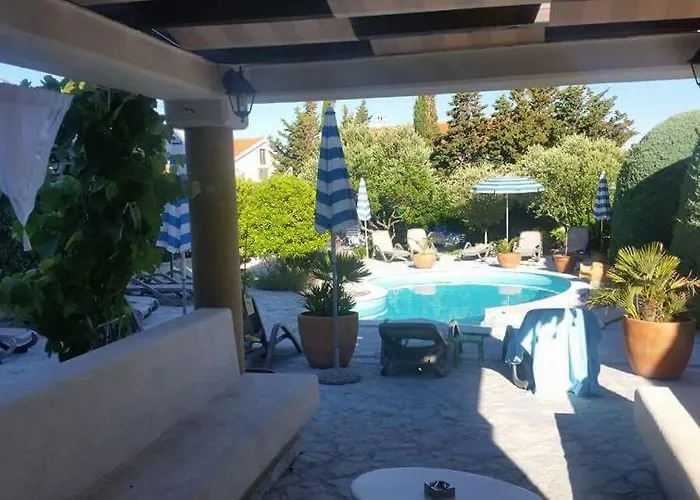 La Perla 2 לינה וארוחת בוקר פונאנט