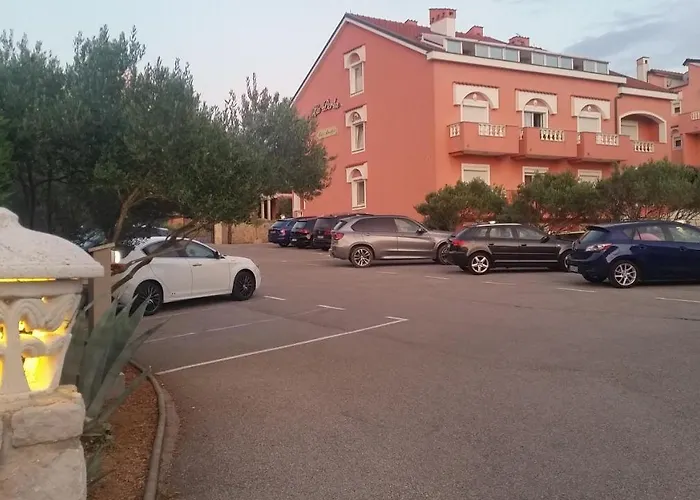 לינה וארוחת בוקר La Perla 2 פונאנט