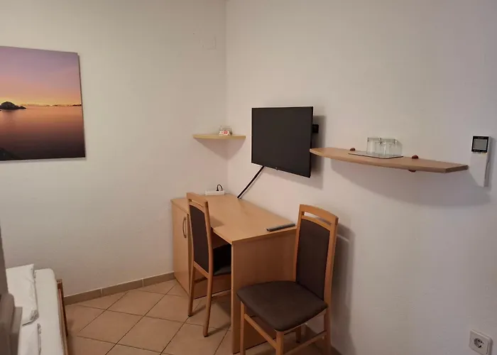 La Perla 2 Bed and breakfast 3*