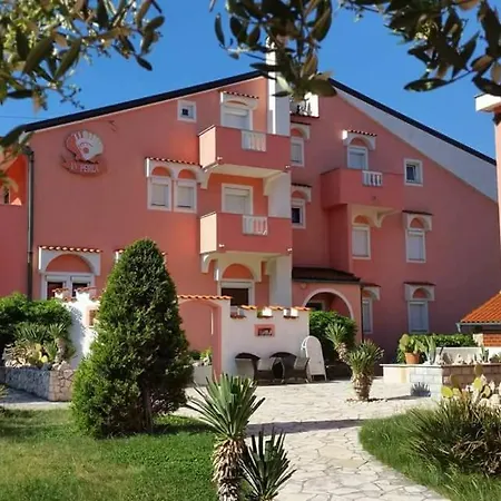 La Perla 2 Oda ve Kahvaltı Punat