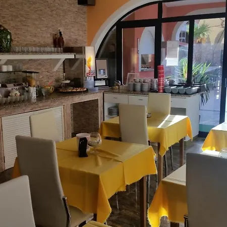 La Perla 2 Oda ve Kahvaltı