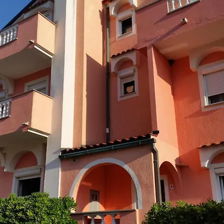 La Perla 2 Oda ve Kahvaltı Punat